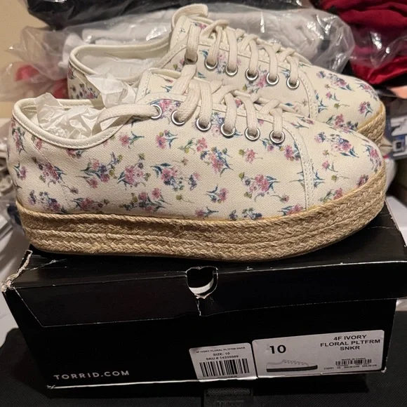 Torrid Cream Ivory Floral Canvas Platform Sneakers - Picture 2 of 9